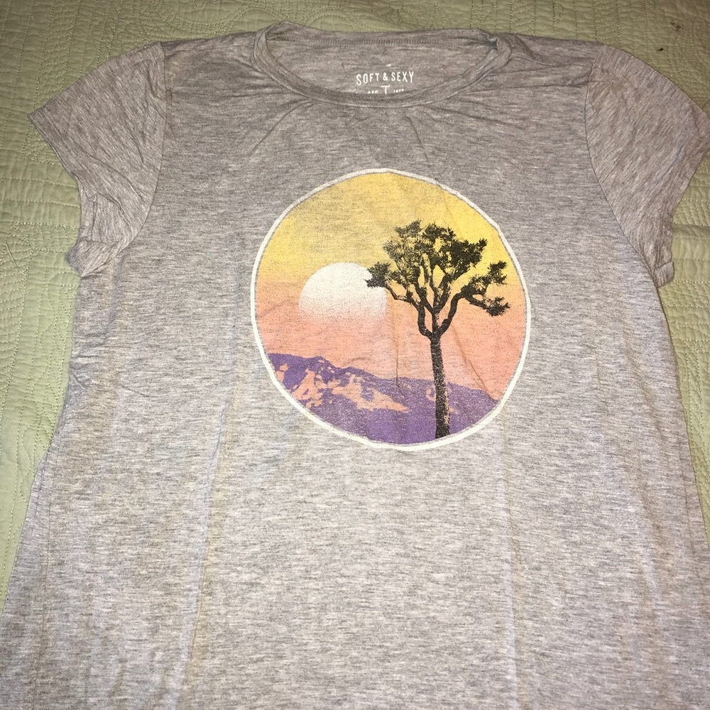 Grey graphic design t shirt